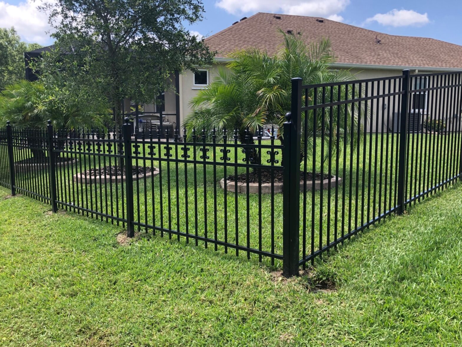 Photo of an Aluminum Fence in Sarasota, Florida to keep dogs safe.
