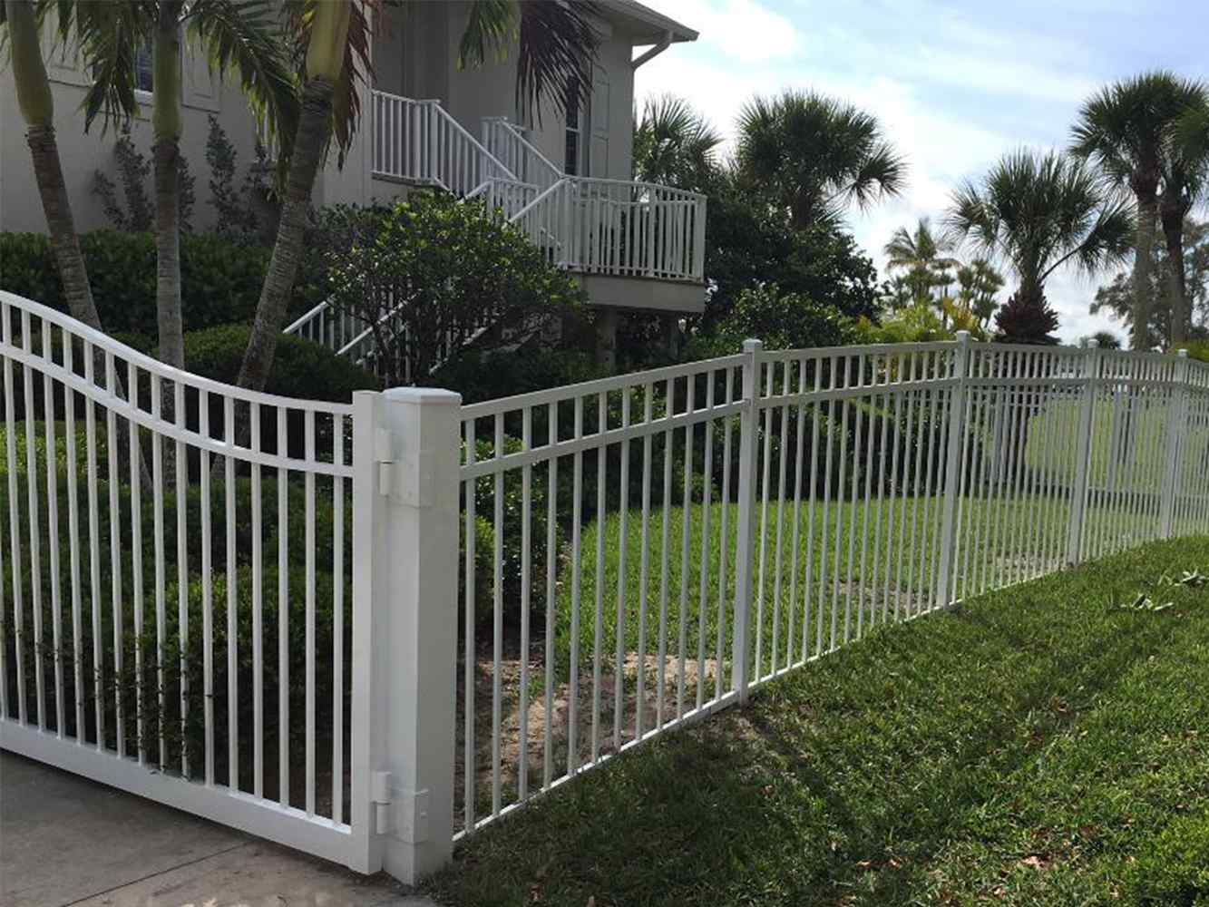 Photo of a residential aluminum fence in Sarasota, FL