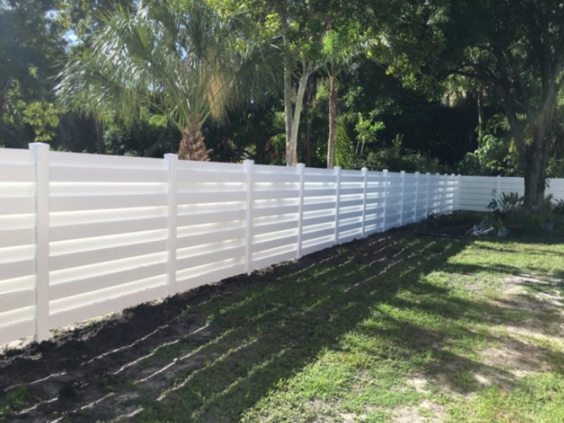 Sarasota County Florida vinyl privacy fencing