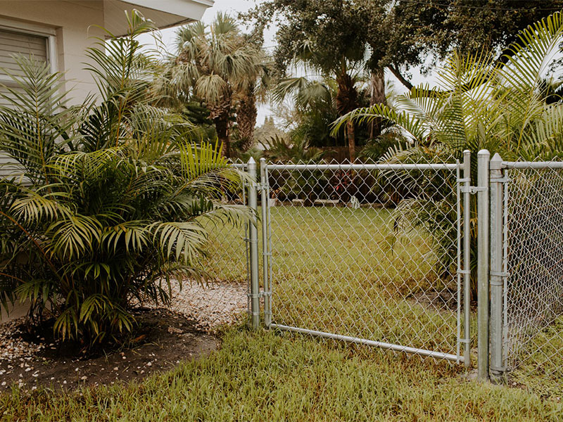 Chain Link fence installation in Sarasota, Florida